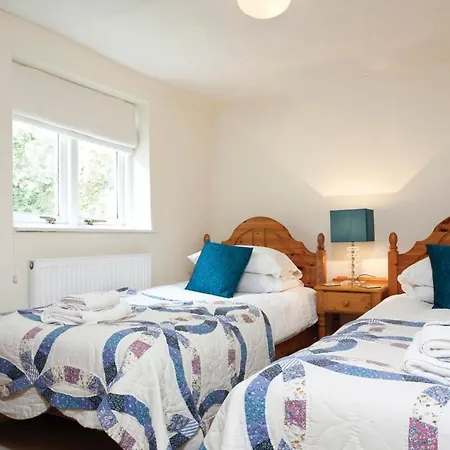 Villa Sleeps 10 With Wifi Newby Bridge