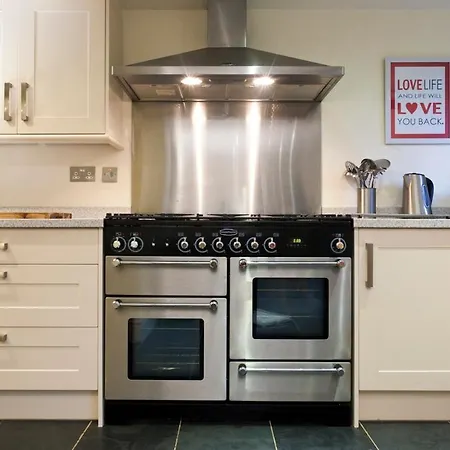 Sleeps 10 With Wifi Newby Bridge