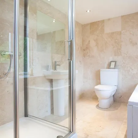 Sleeps 10 With Wifi Villa Newby Bridge