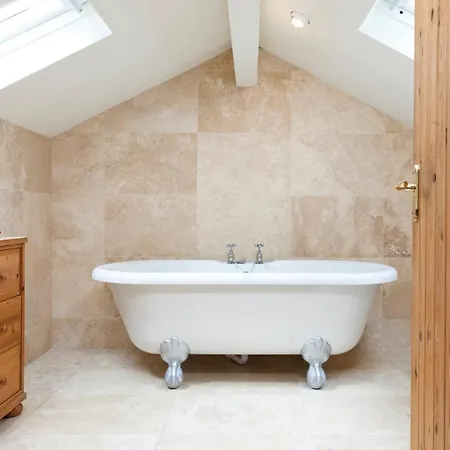 Sleeps 10 With Wifi Newby Bridge